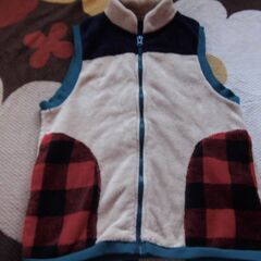 フリースベスト