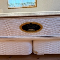 シモンズ　クイーンベッド　ダブルクッションの画像