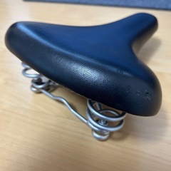 革風加工のサドルの画像