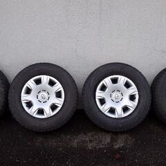 ハイエース 200系　スタッドレスタイヤ　ホイールセット　２１５／７０R１５ ＶＲＸ４本の画像