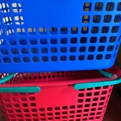 スタッキングできるカゴ２個の画像