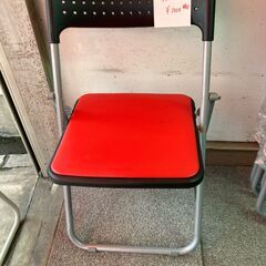 アイリスチトセ　折り畳みイス　中古　座面レッド　お持ち帰りのみ