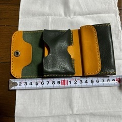 モスグリーン財布の画像