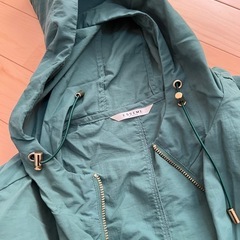 カーキ　グリーン　薄手ジャンパーの画像