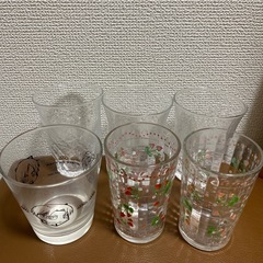ガラスコップ６個　シンプル３個　いちご　進撃の巨人
