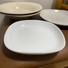 【引き取り予定者決定】パスタ皿　平皿　４枚　シンプル　ディズニーの画像