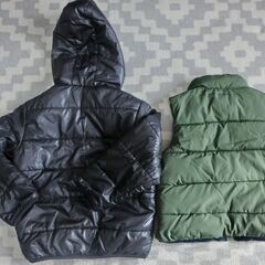 【無料】中綿ベスト ＆ パーカー サイズ１００ ＆ １１０の画像