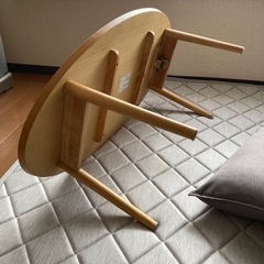 折りたたみテーブルの画像