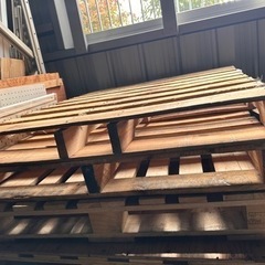 木製パレット100cm x 100cm以上  1枚　400円 の画像