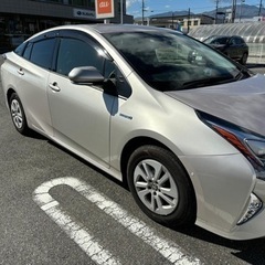 トヨタ　プリウス　初度登録年月　平成30年10月　中古の画像