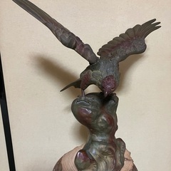 美品　鷹置物　銘ありの画像