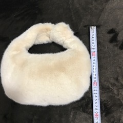 ふわふわ　手提げ　バッグ　ポーチ　新品　の画像
