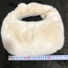 ふわふわ　手提げ　バッグ　ポーチ　新品　の画像