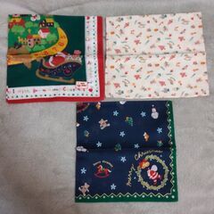 クリスマス柄のハンカチや巾着袋の画像