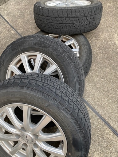 お話し中　スタッドレスタイヤ　195/65R15になります