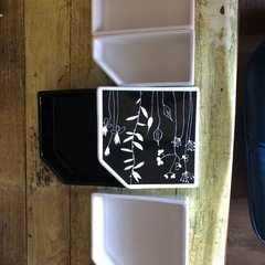 陶器のお重と小鉢の画像
