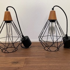ペンダントライト（電球付）×2つ