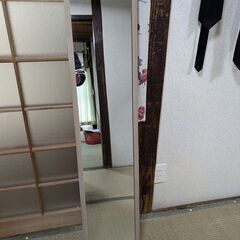 ＜御一方と会話中＞ 姿見鏡