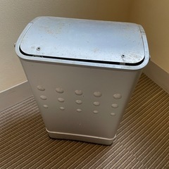 アルミ製ダストボックスゴミ箱の画像