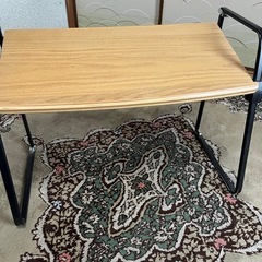 折りたたみテーブルの画像