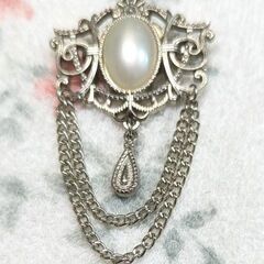 ☆ピンブローチ　エンブレム　縦：約7.0ｃｍ横：約4.0ｃｍ　中古品　の画像