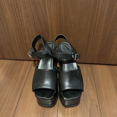 GYDA サンダル　厚底の画像