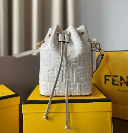 FENDI モン トレゾール バケットバッグ