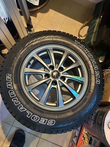 スタッドレスタイヤ 　4本セット　215/70R16