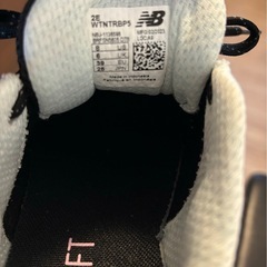 ニューバランスレディーススニーカー25cmの画像