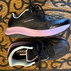 ニューバランスレディーススニーカー25cmの画像