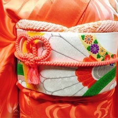 ● I) 豪華絢爛 正絹 振袖 朱色 刺繍 牡丹？ 蓮華？  帯揚げ 帯締め 身丈146cm 成人式 結婚式 レトロ 中古 4点セット ④の画像