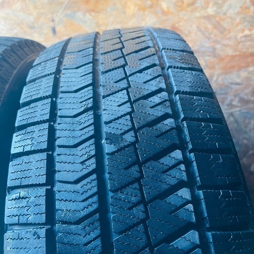 バリ山　BRIDGESTONE ブリヂストン　ブリジストン　VRX2 215/65R16 スタッドレス　タイヤ　2020年製　16イン