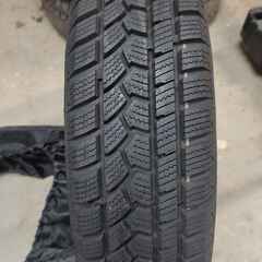 [出血大サービスの大赤字！]スタッドレス 145/70R12 4...