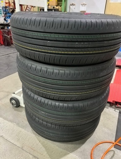 お値下げしました　
ハリアー（80系）225/60R18 新車装着タイヤ4本セット　美品