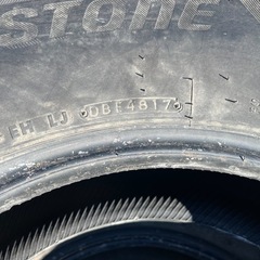 ブリヂストンスタッドレス265/70R16 溝まだあり　1本ひび割れあり　の画像