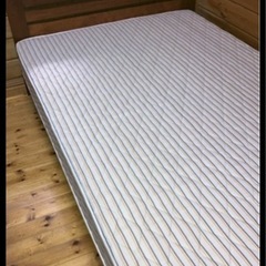 セミダブルベッド