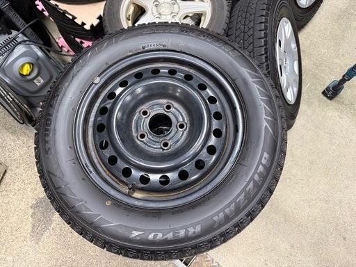 スタッドレスタイヤ ブリザック205/65/16 8分山