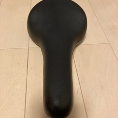 クロスバイク　サドル