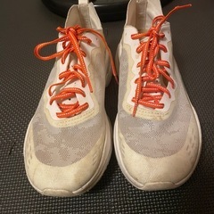 ブランドブラックスニーカー