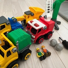 働く車　ねじ　組み立ておもちゃ