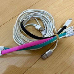 ケーブル類（MicroUSB、Lightning、USB-C、LAN、電源）の画像