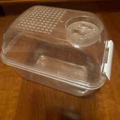 ハムスター用品('ω'`)回し車、給水器、バスハウス、餌（5分の1程）の画像