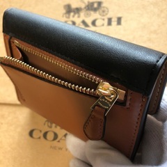 coach 二つ折り財布の画像