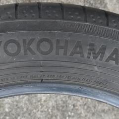 ヨコハマタイヤ　ブルーアース ２１５/５５R１７  ジャンクの画像