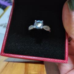 モアサナイト1Caratリング保証カード付きの画像