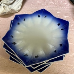 未使用品　星と月の穴が空いた可愛いお皿5枚セットの画像