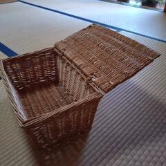 藤のかごの画像
