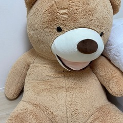 大きなくまのぬいぐるみ 