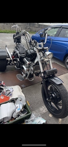 トライク　ヘルメットがいらない普通免許で運転出来るバイク