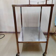 医療用ワゴン（二段式）（磁石のつかない）ステンレス製ですの画像
